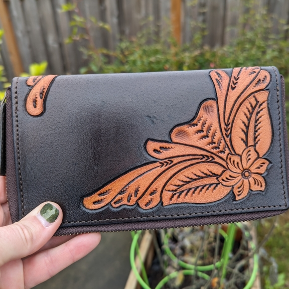 Last TWO! Gorgeous Handmade/Hand Carved Genuine Leather Western Style Wallet - Picture 9 of 9